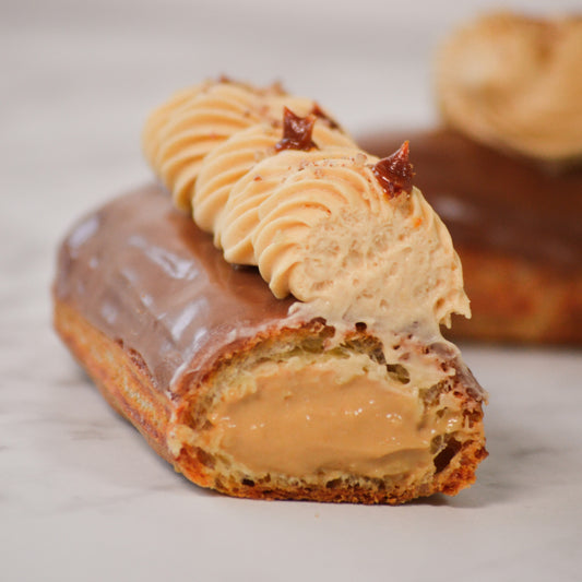 Éclair de Gloria de Linares y chocolate gold